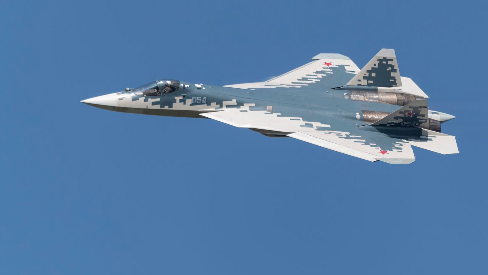 J-50, il caccia cinese che vola anche se il pilota sviene