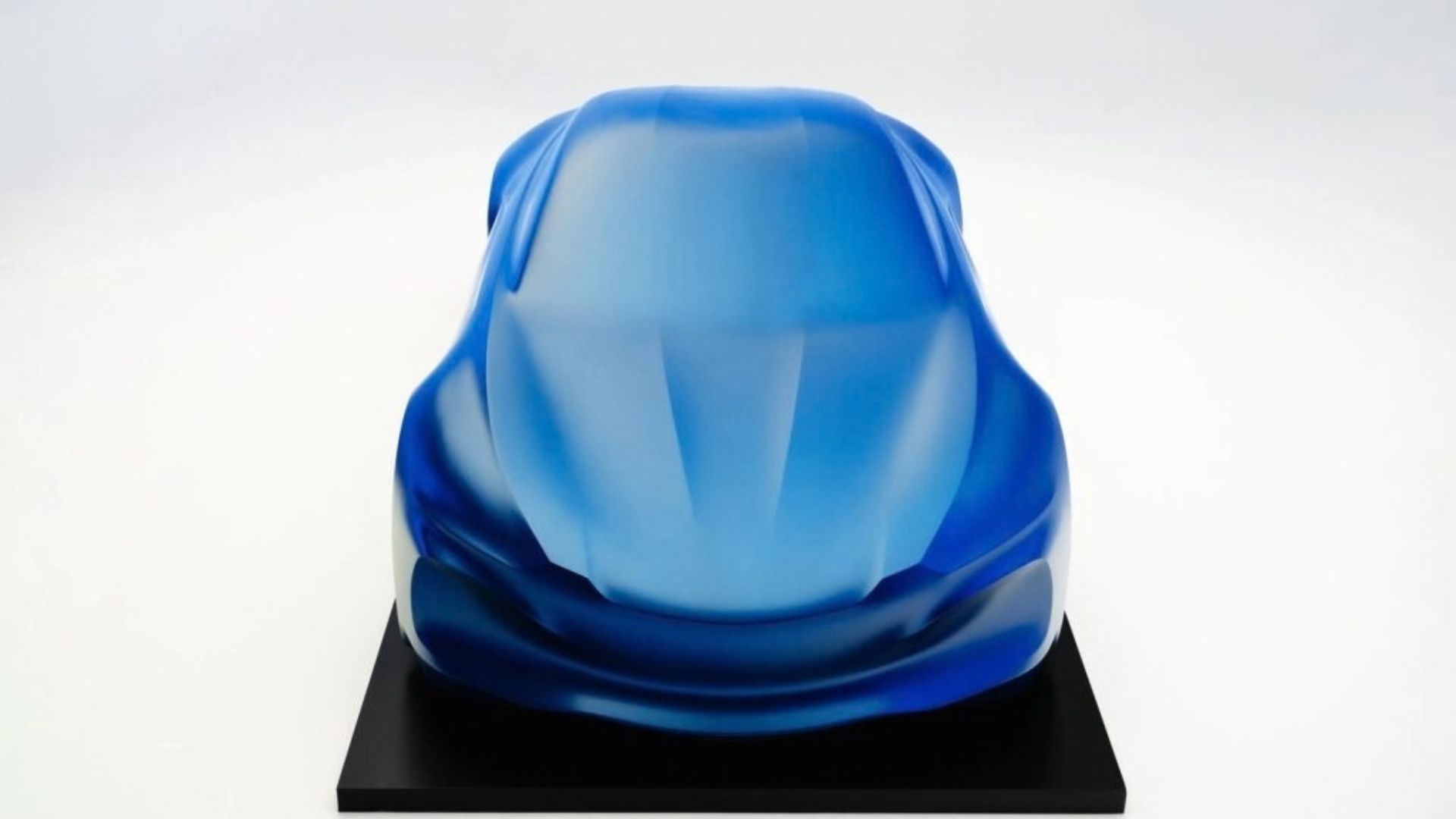 Alpine A110 elettrica Alpine A110 elettrica: la scultura svela le forme prima di Parigi