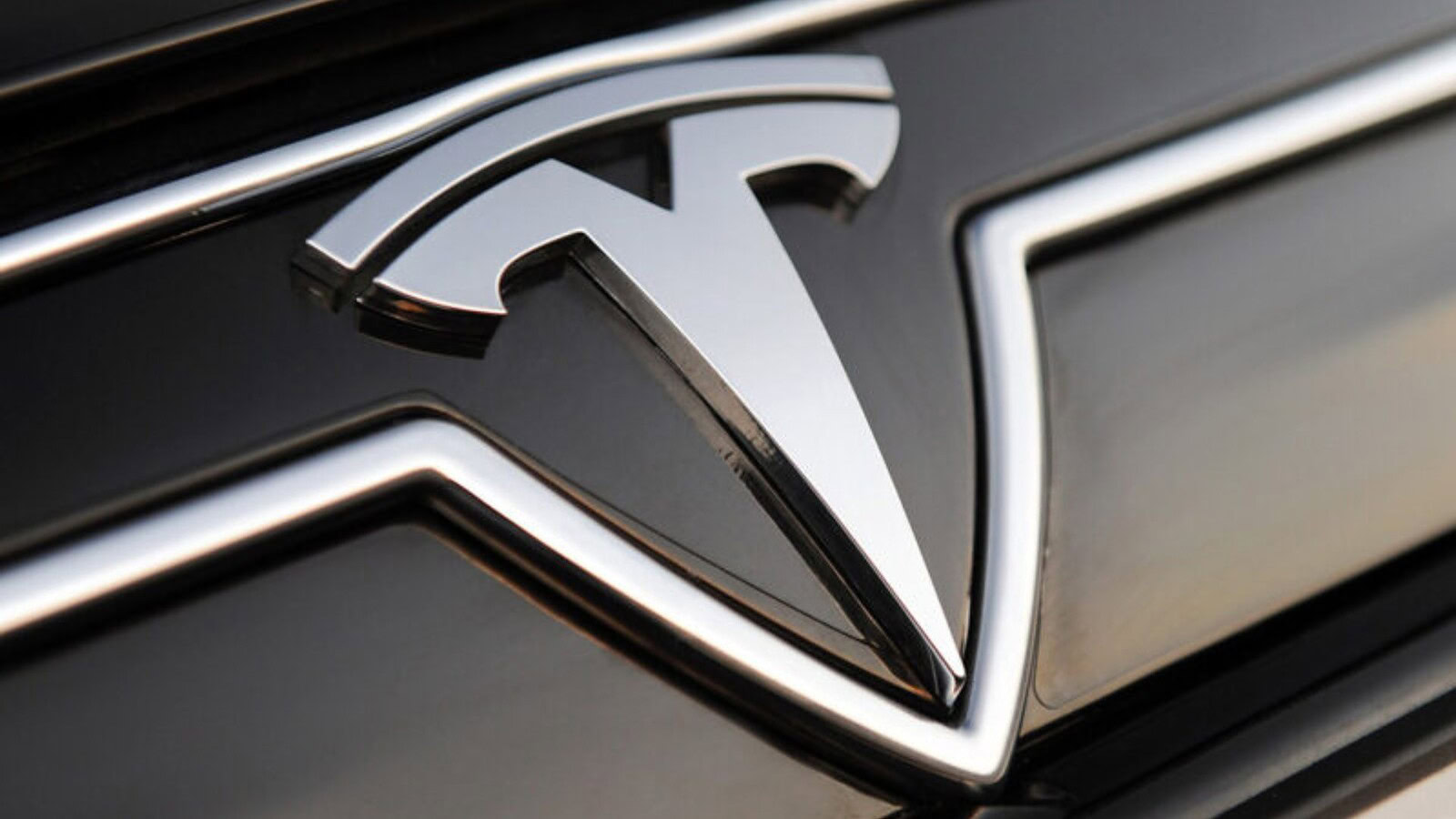 Tesla Roadster, il debutto è fissato al 1° ottobre 2026
