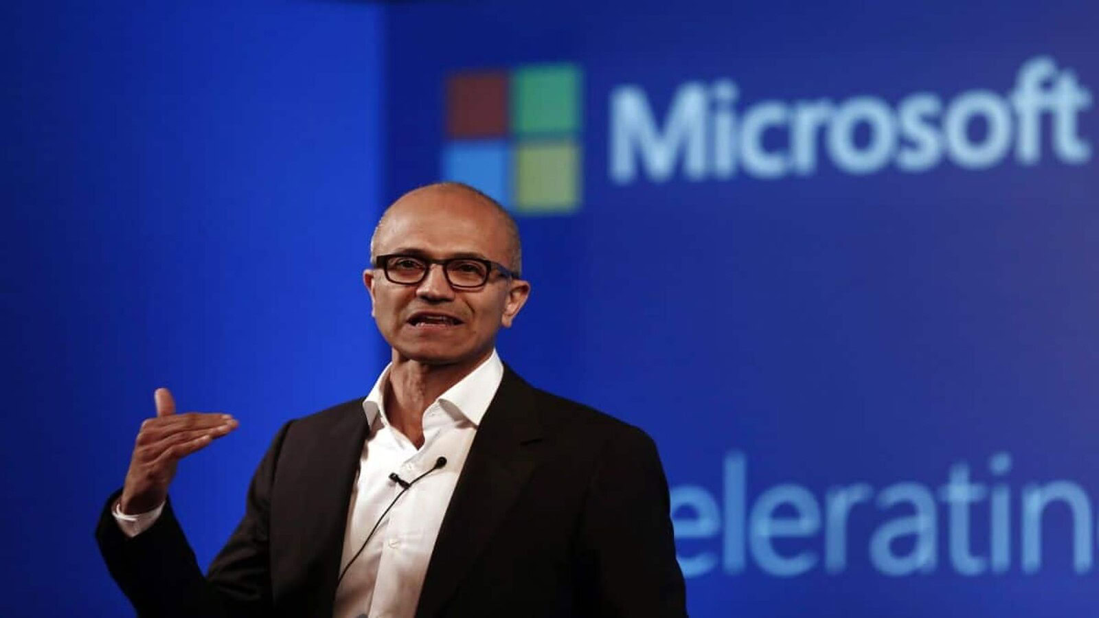 Satya Nadella: superintelligenza solo se resta sotto controllo