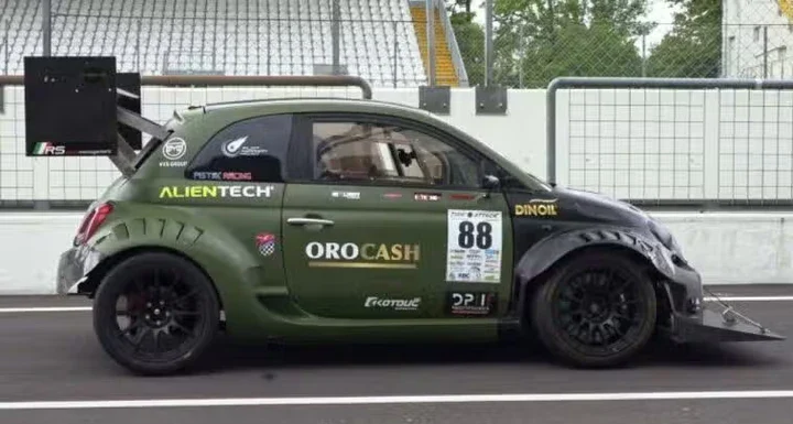 Abarth 695 600 CV Abarth 695 da 600 CV: la citycar estrema del Time Attack