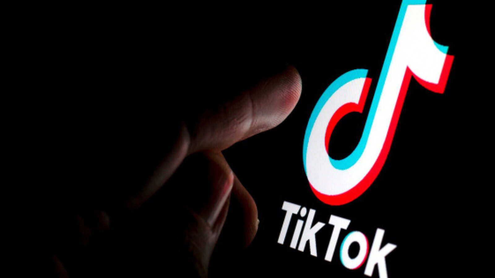 TikTok cambia i commenti: arrivano note vocali e sondaggi
