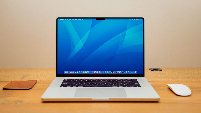 MacBook Ultra con OLED: non sostituirà il MacBook Pro