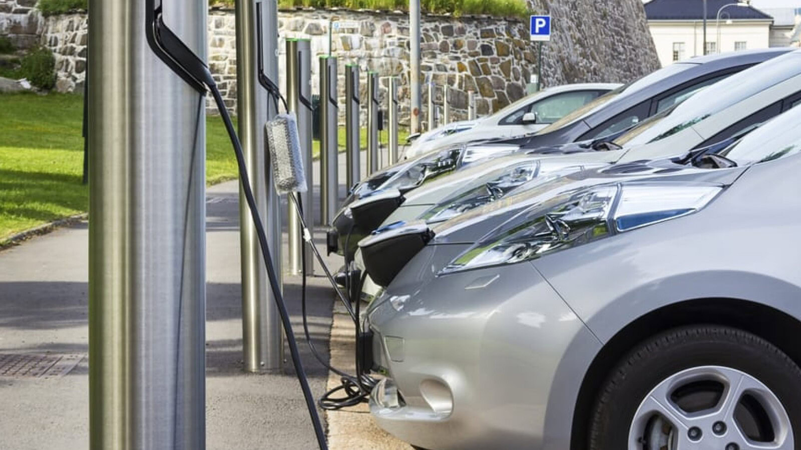 Auto elettriche, solo il 6% degli italiani le sceglierà