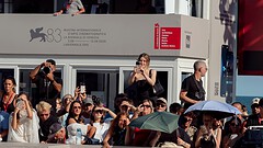 HONOR debutta al Festival di Venezia con Robot Phone e Magic9 Pro Max