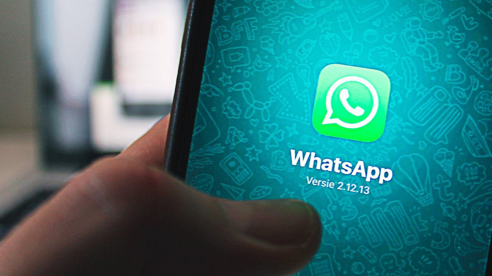 WhatsApp su iPhone: le chat passano al Liquid Glass