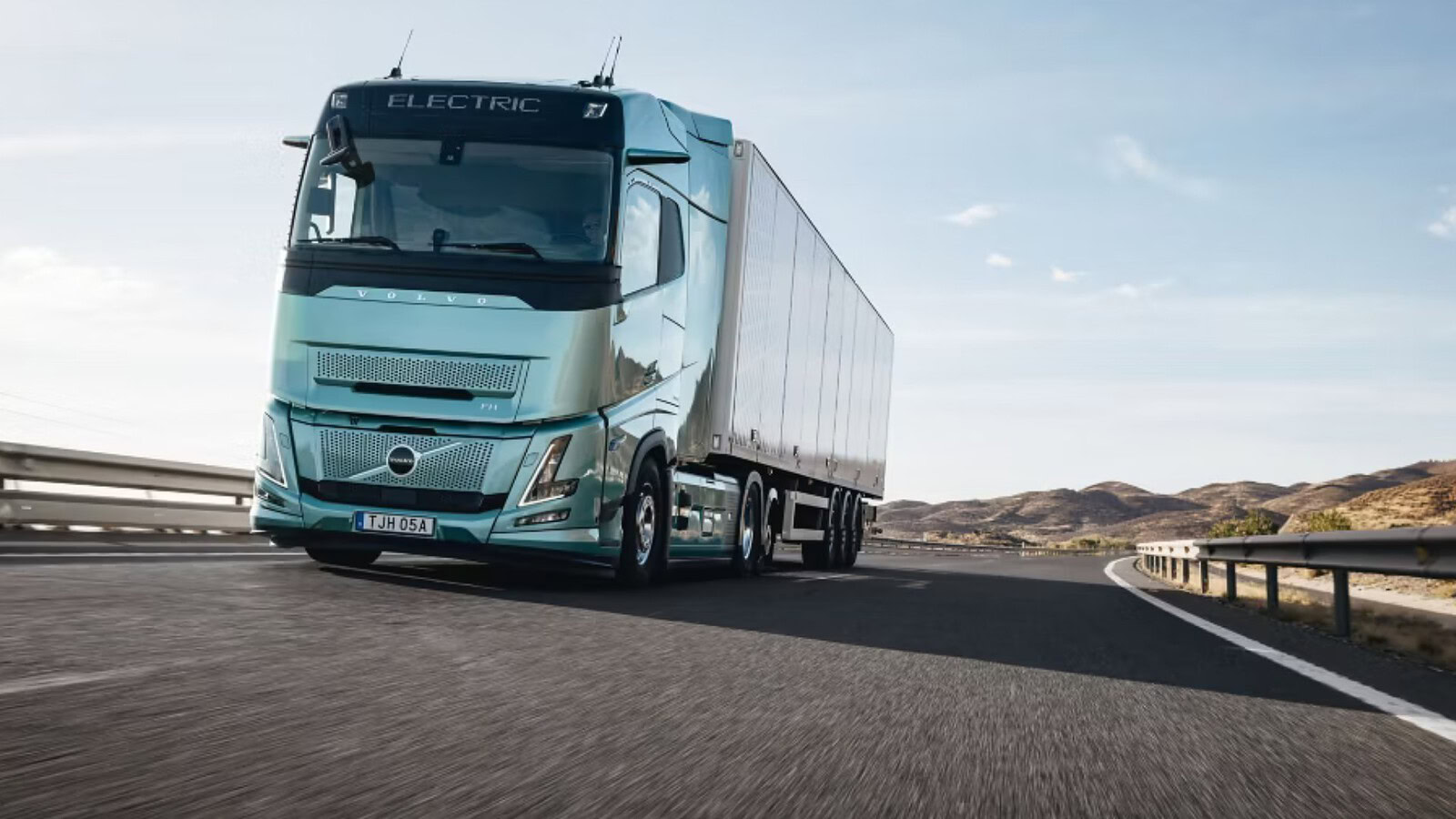 Volvo FH Aero Electric: 700 km di autonomia e via alla serie
