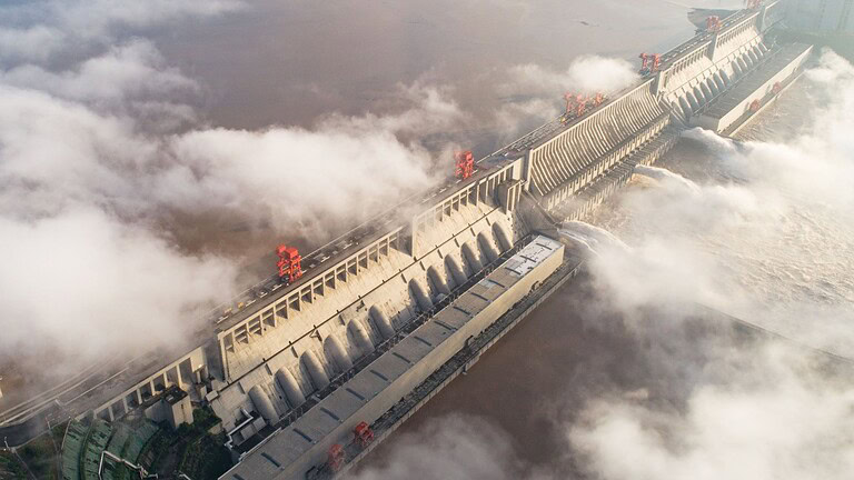 Three Gorges: impianto solare da 1 GW che produce anche di notte