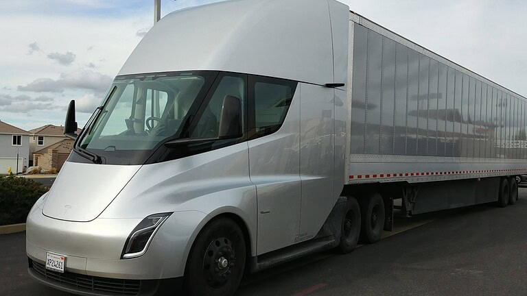 Tesla Semi: 100 Megacharger da 1 MW in 21 sedi in Europa