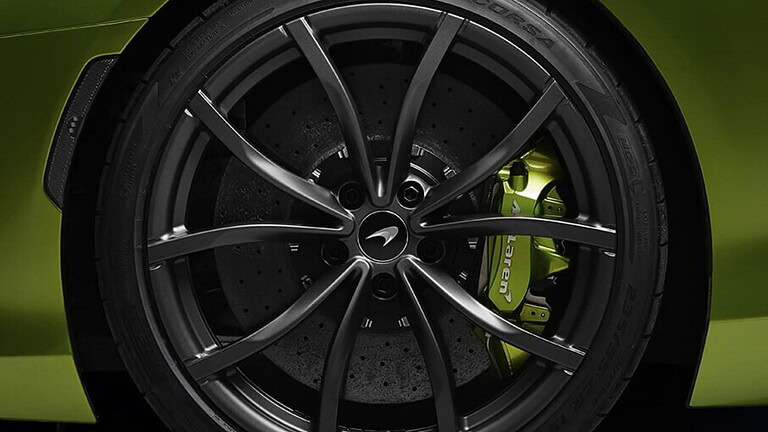 Pirelli Cyber Tyre sulle gazzelle dei Carabinieri a Roma