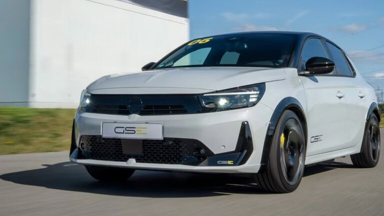 Opel STX Concept: la nuova station wagon debutta a Parigi