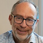 Jimmy Wales e l'IA: le macchine aiutano, ma decidono le persone