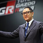 Akio Toyoda nella Hall of Fame: l'appello all'intero settore auto