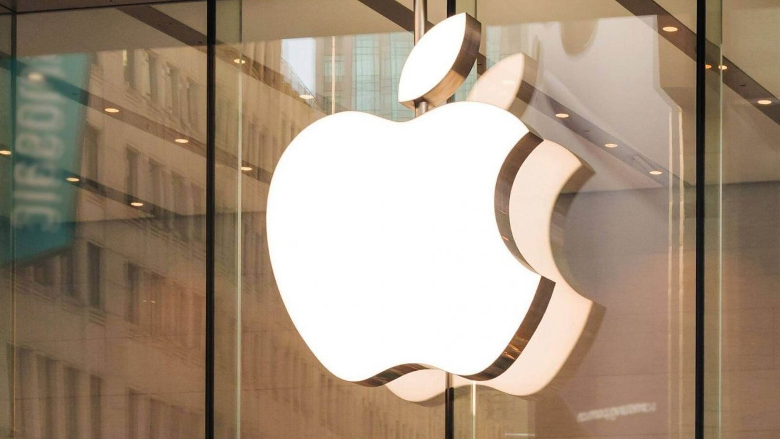 Apple, ipotesi 5.000 tagli all'assistenza clienti per l'AI