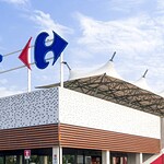 Carrefour vieta le auto elettriche sui tetti dei parcheggi