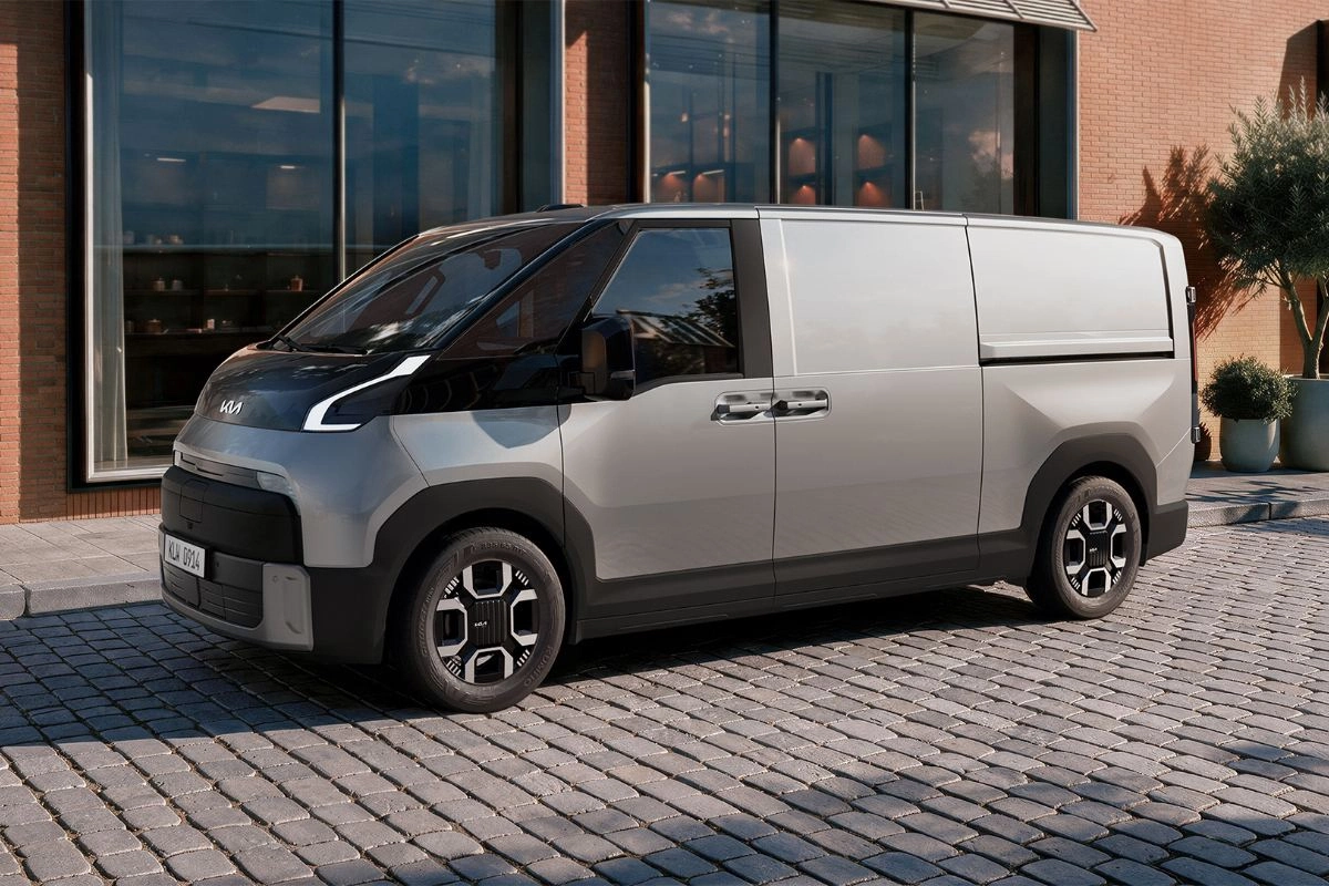Kia PV7 Kia PV7: il van elettrico da 9 posti con 460 km di autonomia