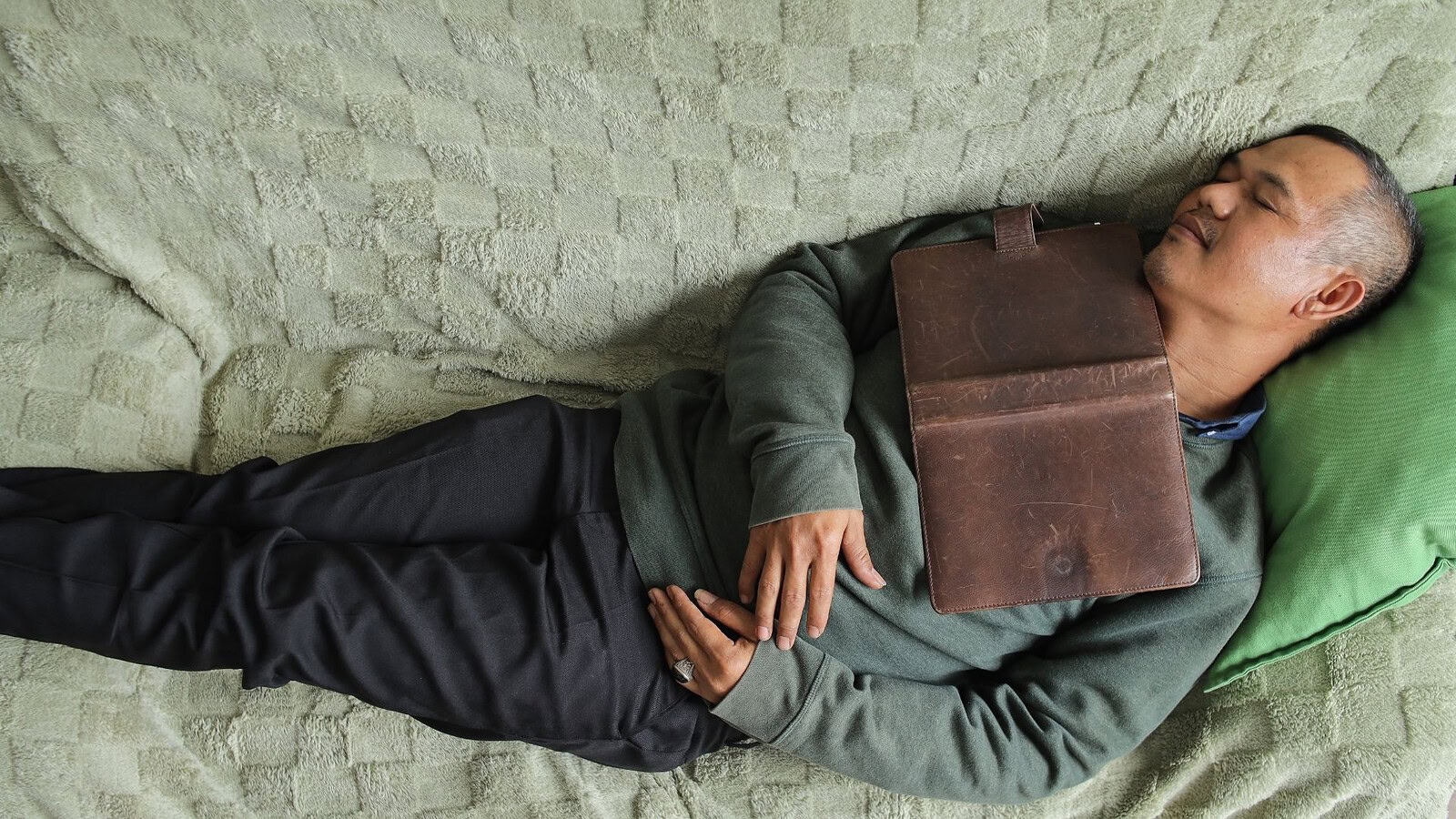 Pisolino pomeridiano, fa bene o male? La scienza non ha risposte