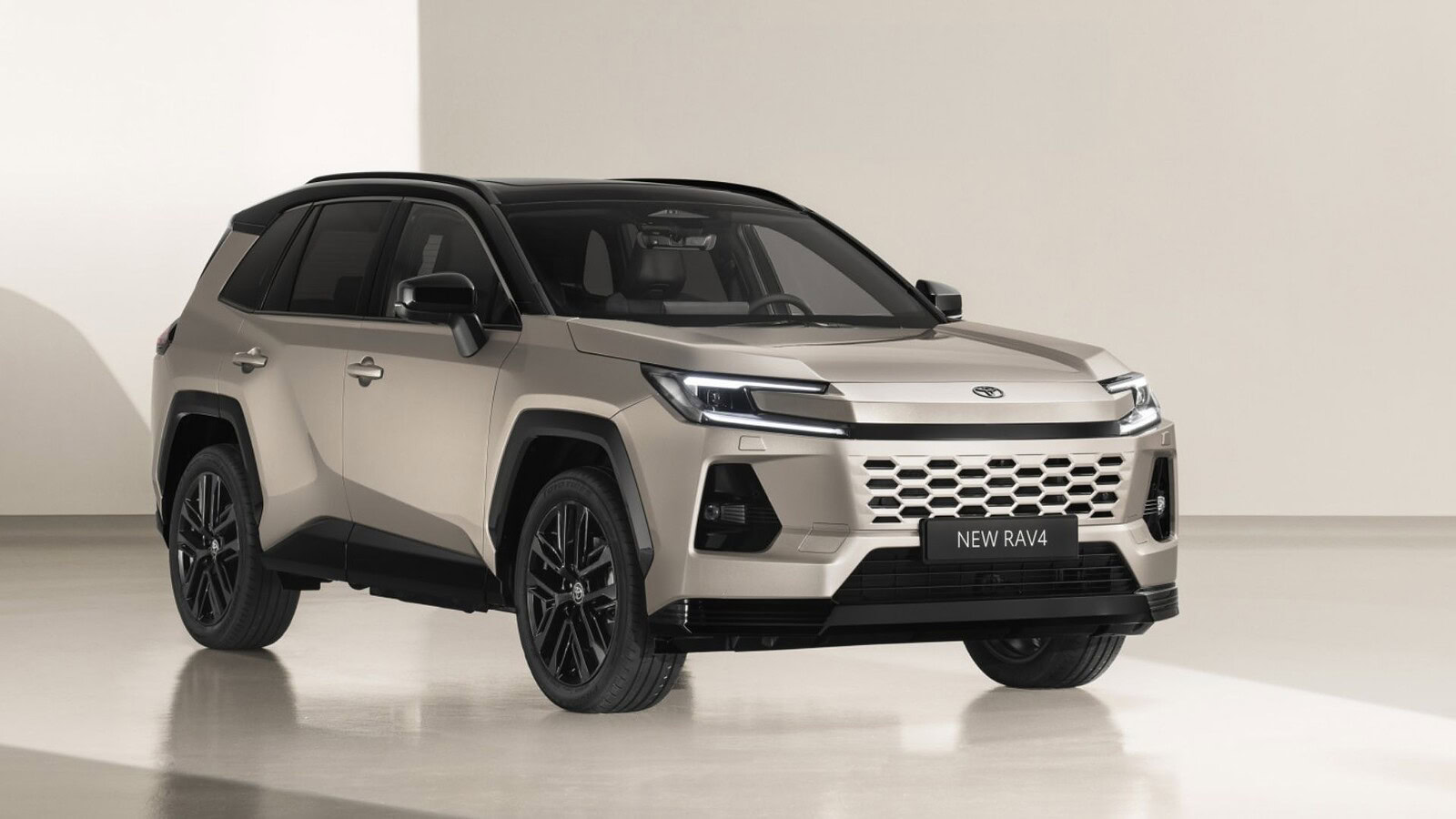 Toyota RAV4, sei mesi di attesa: le scorte non bastano