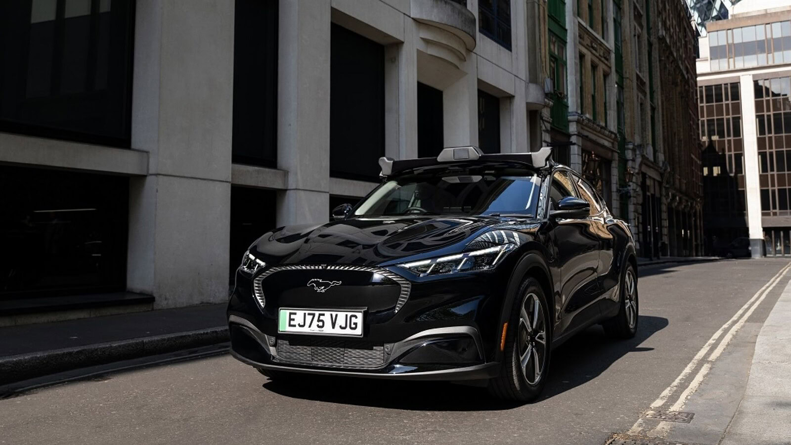 Robotaxi a Londra: Uber e Wayve lanciano 15 Ford Mustang Mach-E