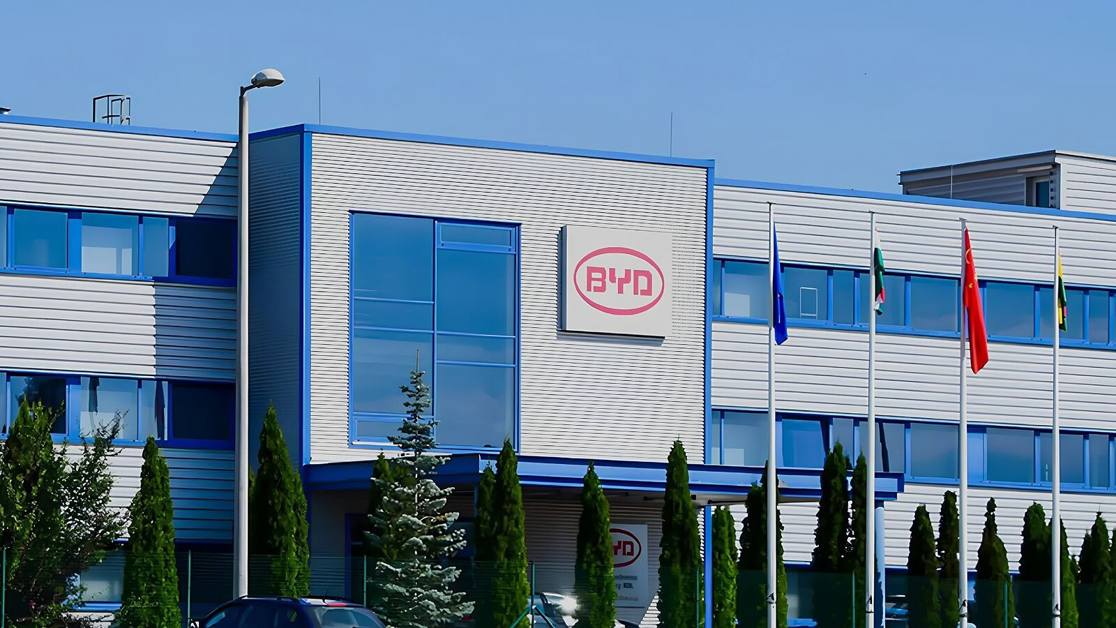 BYD, oltre 2,5 milioni di auto vendute all'estero nel 2027