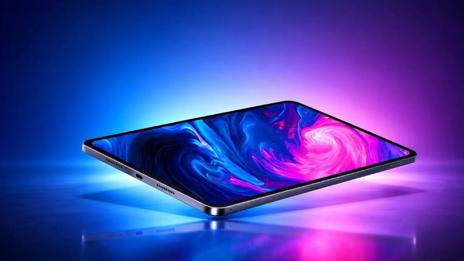 Xiaomi Pad 9 Pro Max ufficiale: display 13,3" e 12.000 mAh Il punto di partenza è un display da 13,3 pollici con risoluzione 3.408 x 2.272 pixel, refresh rate a 144 Hz e luminosità che tocca i 1.000 nit in modalità HBM. Numeri che raccontano di un pannello pensato tanto per il lavoro quanto per guardare film, e la scelta di otto altoparlanti con Dolby Atmos e supporto Hi Res audio va esattamente in quella direzione. Il tutto dentro una scocca spessa 5,67 mm, che per un tablet di queste dimensioni resta un dato notevole. Le specifiche complete di Xiaomi Pad 9 Pro Max Sotto la scocca lavora il processore XRING O3, prodotto a 3 nm e affiancato da una NPU a 4 core Xuanjie. Le configurazioni di memoria sono tre, con 8, 12 o 16 GB di RAM nelle varianti LPDDR5X, LPDDR5T e LPDDR6, abbinate a tagli di archiviazione UFS 4.1 da 256 GB, 512 GB e 1 TB. Sul fronte fotografico troviamo una camera posteriore da 50 megapixel e una frontale da 32 megapixel, quest'ultima particolarmente utile per videochiamate e riunioni a distanza. Caratteristiche tecniche? display da 13,3 pollici, 3.408 x 2.272 pixel, 144 Hz, fino a 1.000 nit HBM processore Xiaomi XRING O3 a 3 nm con NPU a 4 core Xuanjie 8, 12 o 16 GB di RAM (LPDDR5X, LPDDR5T, LPDDR6) 256 GB, 512 GB o 1 TB di memoria interna UFS 4.1 fotocamera posteriore da 50 megapixel, frontale da 32 megapixel Wi Fi 7 802.11ax, Bluetooth 6.0, USB C 3.2 Gen2 8 altoparlanti, Dolby Atmos, Hi Res audio batteria da 12.000 mAh con ricarica rapida a 120 W dimensioni 296,2 x 203,08 x 5,67 mm, peso 645 grammi Software, prezzi e disponibilità di Xiaomi Pad 9 Pro Max Il lato software è affidato a Xiaomi HyperOS 4.0, interfaccia che il produttore ha ottimizzato in modo specifico per i dispositivi con schermi generosi. La parte più interessante riguarda il multitasking, con modalità dedicate che permettono di tenere aperte contemporaneamente 2, 3 o addirittura 6 applicazioni sullo stesso schermo. Una funzione che su un pannello da 13,3 pollici ha finalmente senso pratico, senza ridurre ogni finestra a un francobollo. La batteria da 12.000 mAh è l'altro elemento che salta all'occhio, soprattutto se accostata al supporto per la ricarica rapida a 120 W. Con un peso di 645 grammi il tablet non è certo una piuma, ma rientra nella media della categoria considerando la diagonale dello schermo e la capacità dell'accumulatore. In Cina Xiaomi Pad 9 Pro Max è già acquistabile in tre colorazioni, nero, argento e bordeaux, con listini che partono da 4.799 yuan, circa 615 euro, e arrivano fino a 7.899 yuan, ovvero attorno ai 1.000 euro per la configurazione più ricca. La cover con tastiera integrata viene venduta separatamente a 1.099 yuan, quindi circa 140 euro. Sul fronte europeo mancano ancora comunicazioni ufficiali da parte dell'azienda riguardo tempi e modalità di commercializzazione del nuovo tablet Xiaomi, che per il momento resta un prodotto destinato al mercato cinese.
