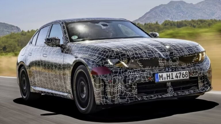 BMW Serie 3, la M350 xDrive da 443 CV porta il Drift Moment