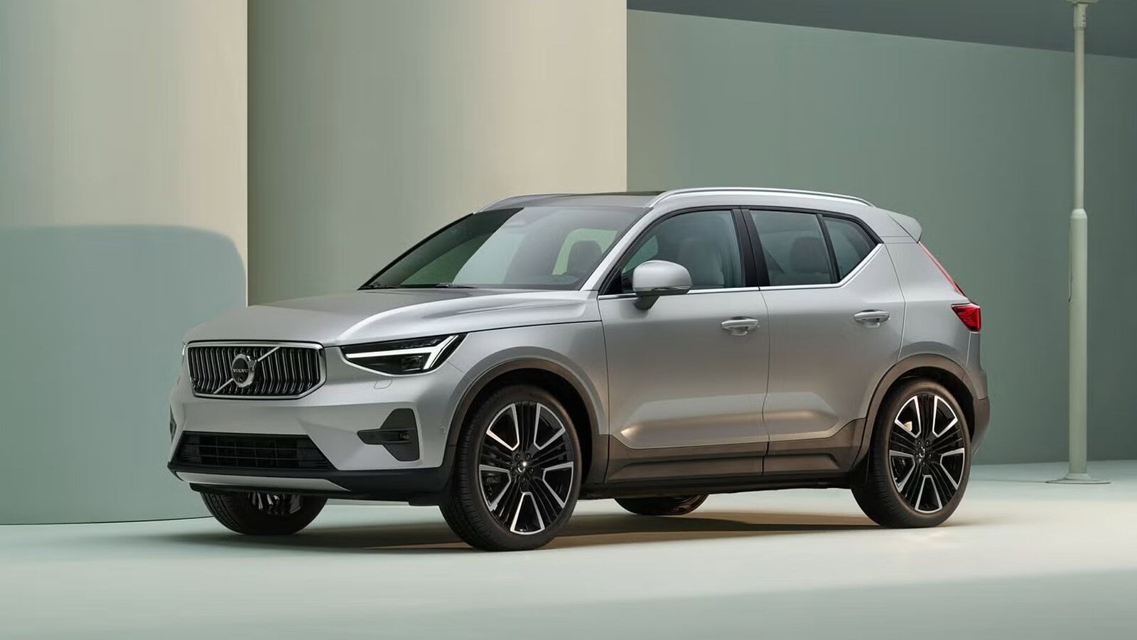 Volvo XC40 2026, restyling con Google Gemini a bordo