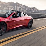 Tesla Roadster arriva il 10 ottobre: si parla anche di volo