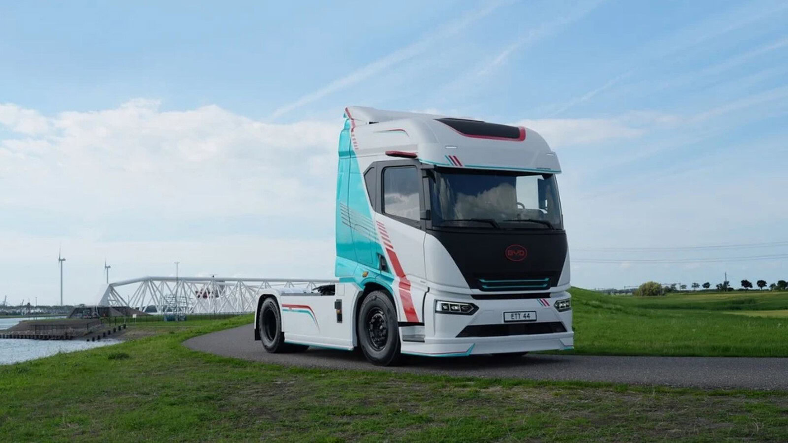 BYD ETT 44: il camion elettrico che ricarica a 1,5 MW