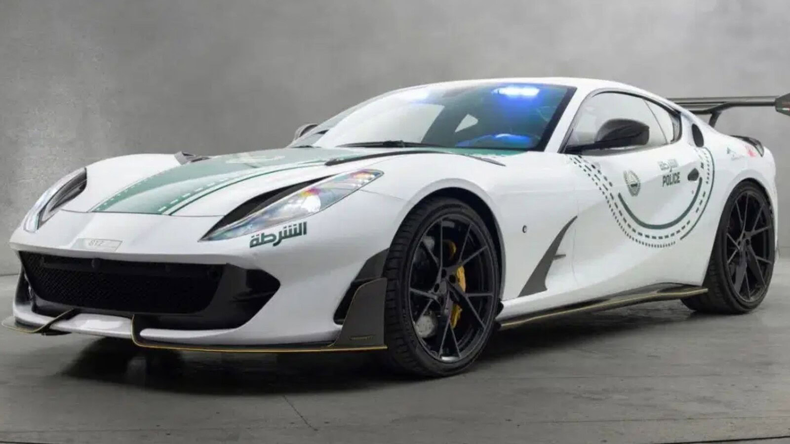 Ferrari 812 Superfast Mansory nella Polizia di Dubai a 345 km/h