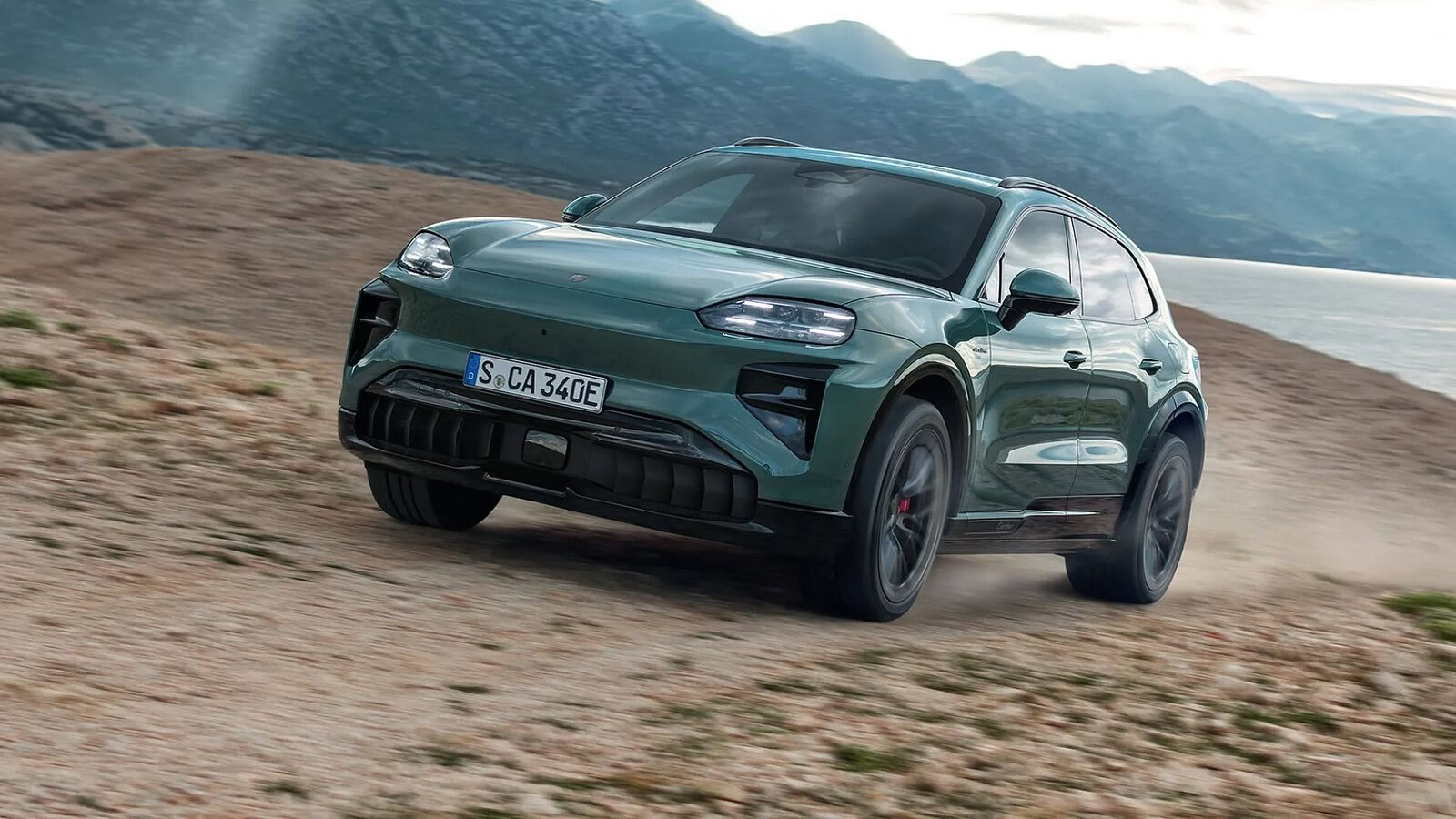 Porsche Cayenne Electric: portiere elettriche e ricarica wireless
