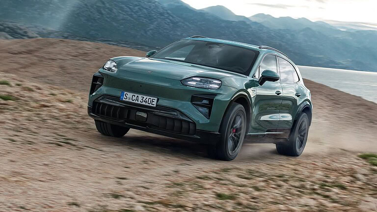 Porsche Cayenne Electric: portiere elettriche e ricarica wireless