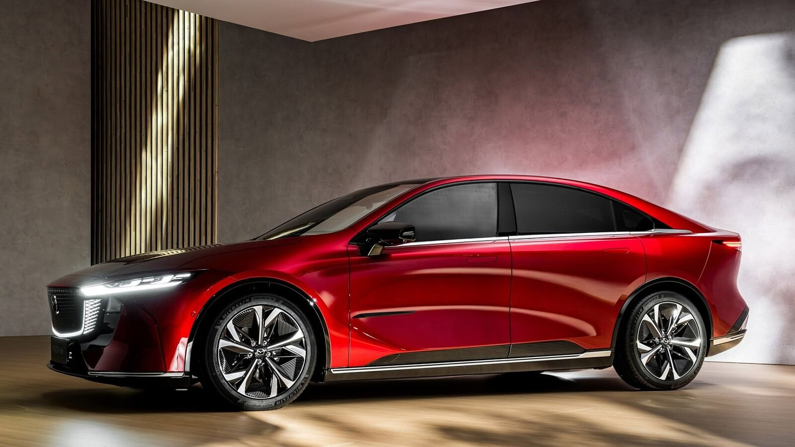 Mazda6e 2027: nuova batteria LFP da 78 kWh e 560 km