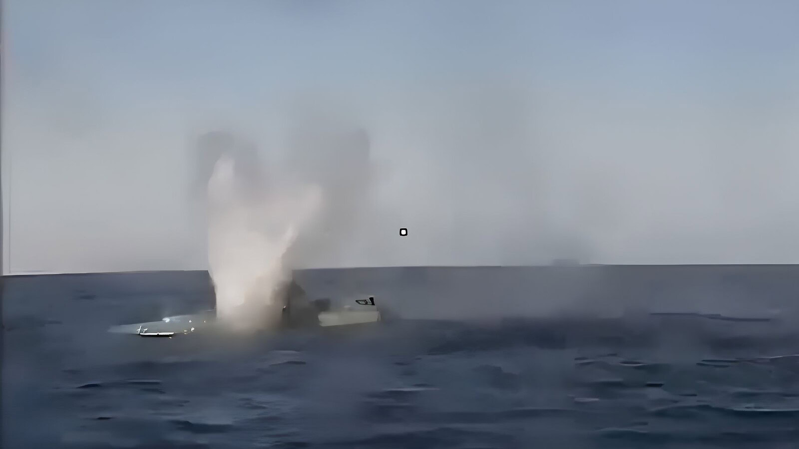 Drone navale ucraino distrugge un battello esplosivo russo
