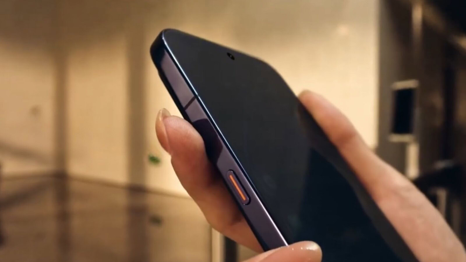 Xiaomi 18 Pro: schermo privacy illeggibile oltre i 60 gradi