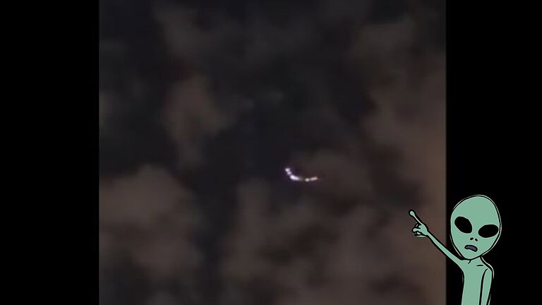 Tehran, luci misteriose nel cielo: i video dividono la rete
