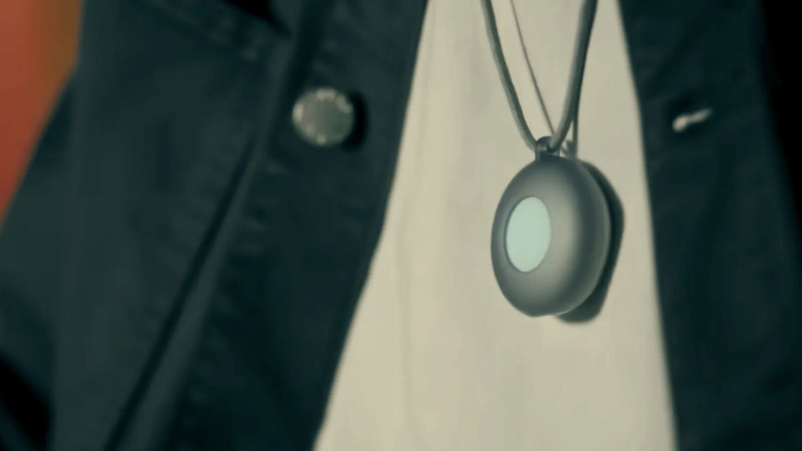 Apple pendant AI congelato: priorità ad AirPods con fotocamera