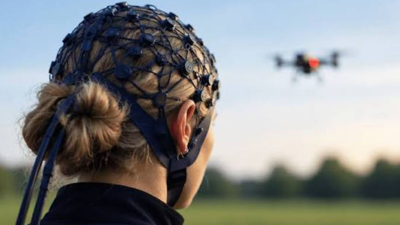 Cerebionics, l'interfaccia cervello-macchina senza impianti