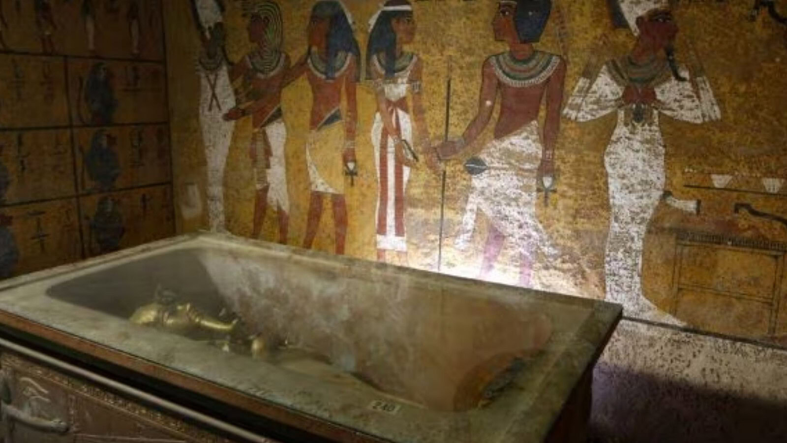 Tomba di Nefertiti, un possibile corridoio dietro Tutankhamon