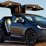 Tesla Model X, causa per accelerazione improvvisa al semaforo