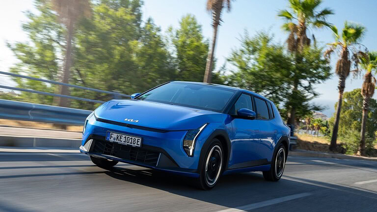 Kia EV4 alla prova: compatta elettrica con la ricetta Golf