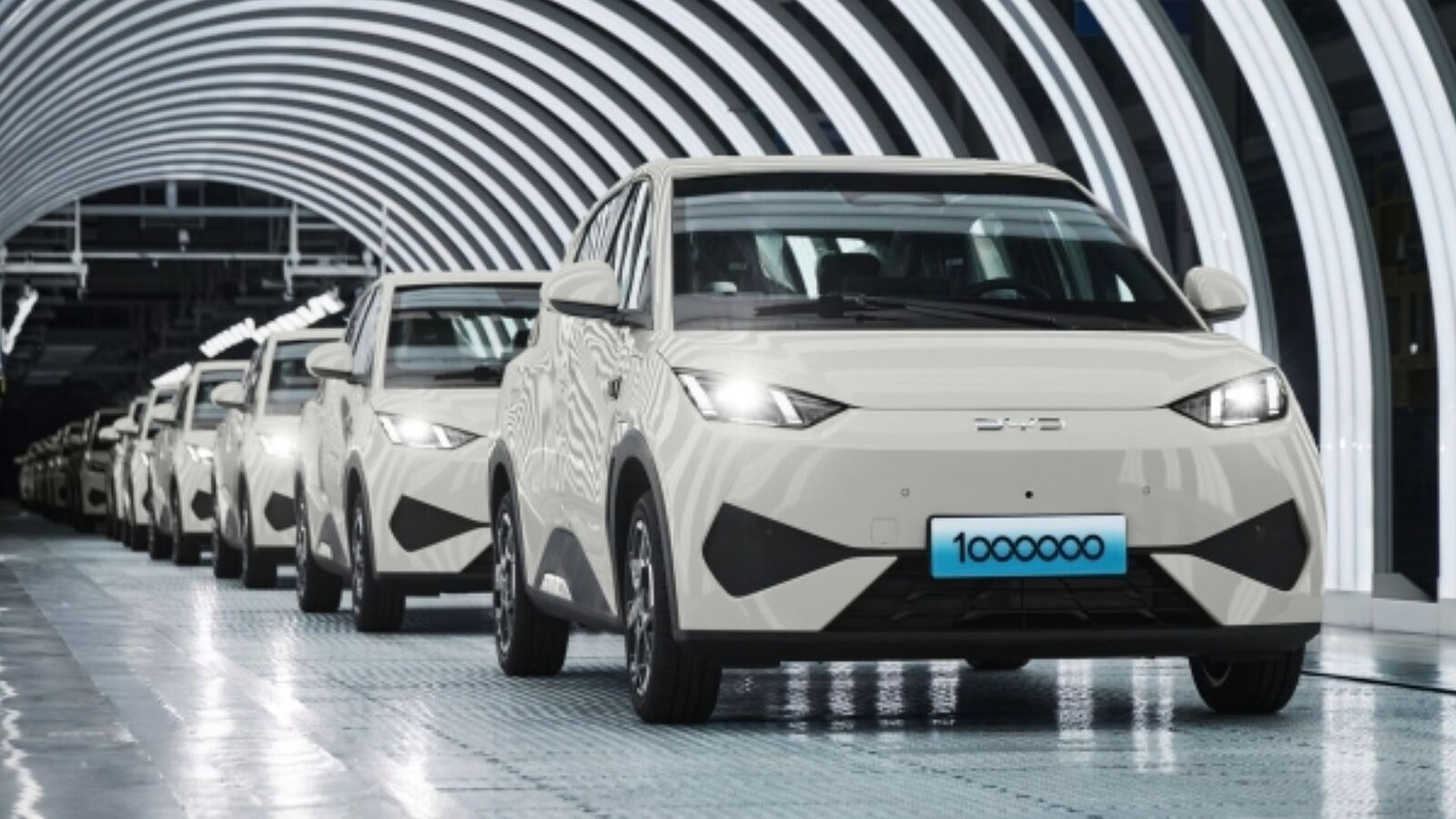 Auto cinesi: export +65% nel 2026, in patria vendite giù del 21%