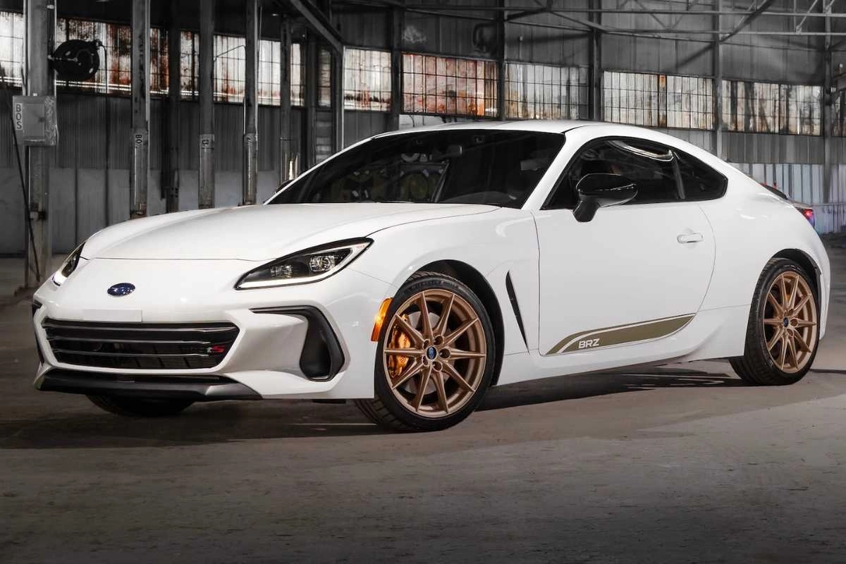 Subaru WRX GD25: cerchi oro e ala in carbonio per i 25 anni