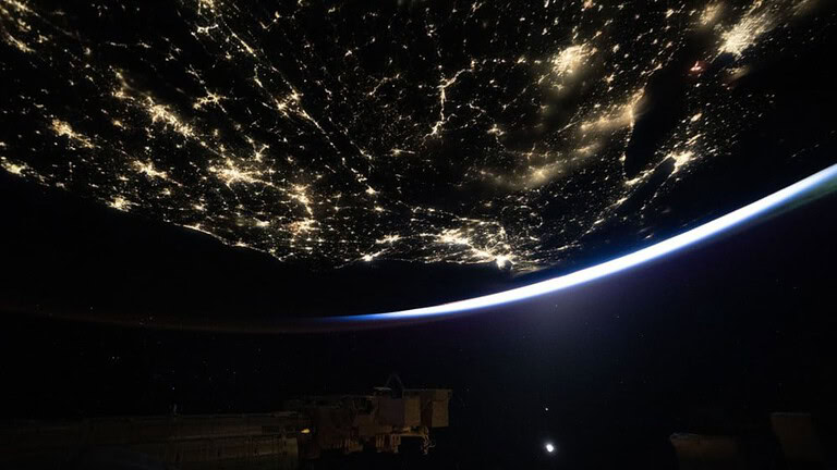 Jessica Meir fotografa gli Stati Uniti di notte dalla ISS, è uno spettacolo