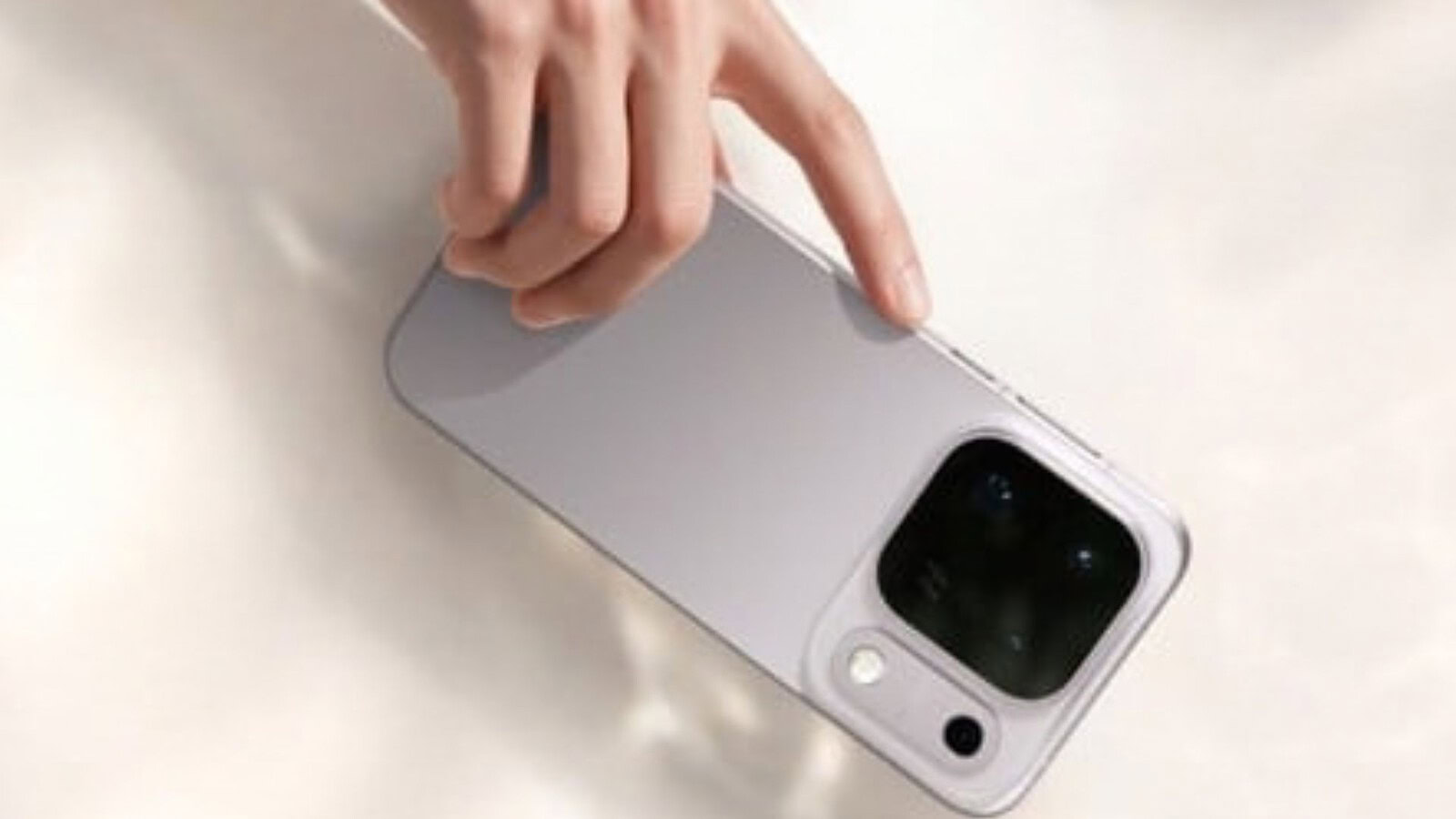 OPPO Find X10 Pro Max è ufficiale: è il primo con tripla fotocamera da 200MP