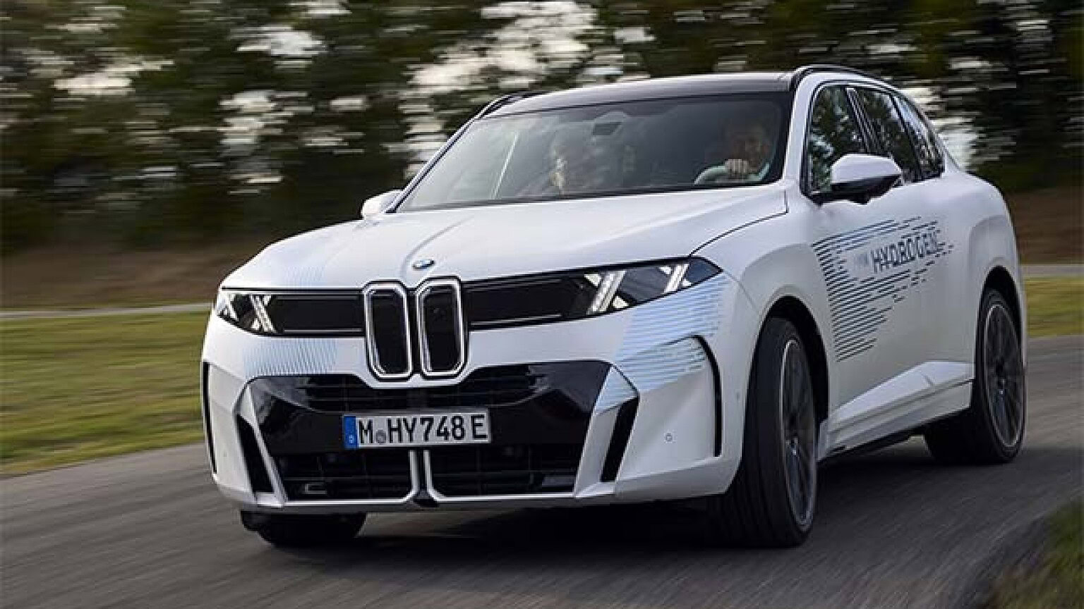 BMW iX5 Hydrogen: produzione nel 2028 e scatto sotto i 5 secondi