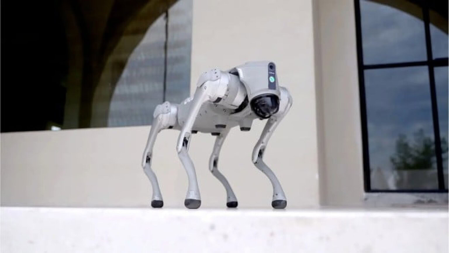 ConsJump, il robot quadrupede che decide da solo quando saltare - ConsJump robot quadrupede