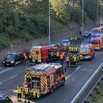 Cupra elettrica in fiamme sulla A13: due vittime nel tunnel