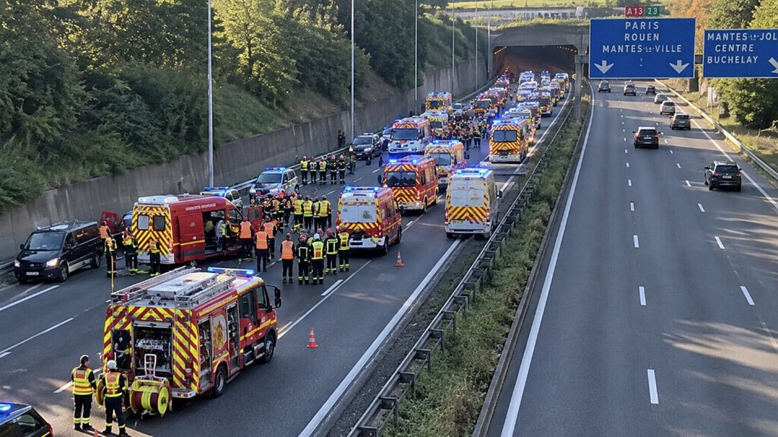 Cupra elettrica in fiamme sulla A13: due vittime nel tunnel