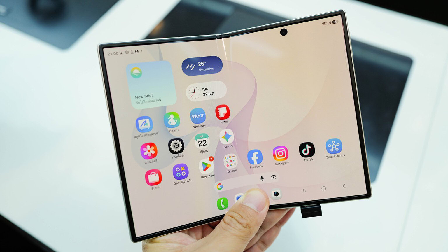 Samsung Galaxy Z Fold 8, iPhone Duo spingerebbe le vendite